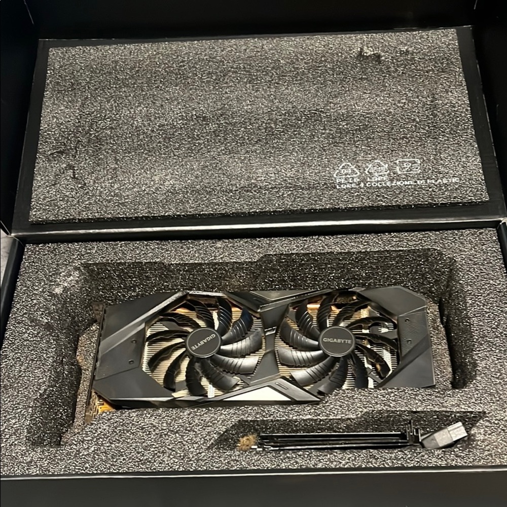 GIGABYTE Black Dual-Fan Graphics Card 2060 Super Overclocked